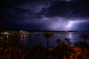 Peñíscola de noche con tormenta de rayos, Castellón, España