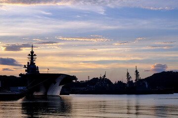 横須賀港の夕景 © 流星 号