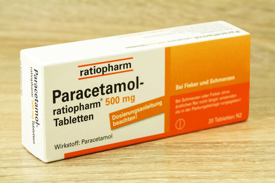 Paracetamol tablets on wooden background