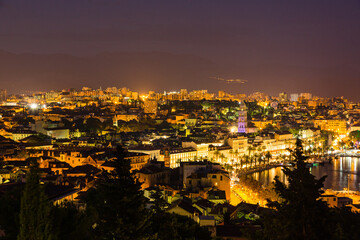 Fototapeta na wymiar クロアチア　スプリットのマリヤンの丘から見える市街地の夜景