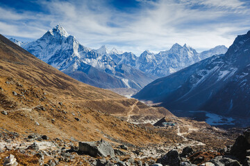 Fototapeta premium beautiful view of mount Ama Dablam and Khumbu valley with beautiful sky on the way to Everest base camp, Sagarmatha national park, Everest area, Nepal