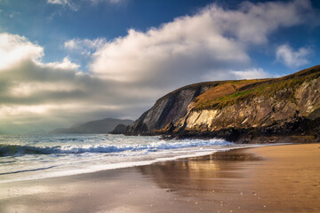 Fototapeta na wymiar Beautiful scenery of the Atlantic Ocean coastline on Dingle Peninsula, County Kerry, Ireland.