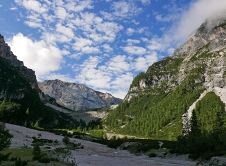 Naklejka na ściany i meble scenico panorama estivo delle Dolomiti in Val Badia