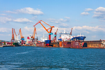 Fototapeta premium Gothenburg shipyard with ships and cranes