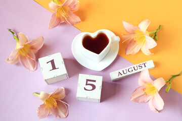 Calendar for August 15 :the name of the month of August in English, cubes with the number 15, a cup...