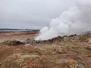 Fototapeta na wymiar The geothermal area of Krysuvik on the Reykjanes Peninsula, Iceland Das Geothermalgebiet von Krysuvik auf der Reykjanes-Halbinsel, Island