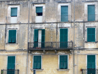 Fototapeta na wymiar alte Hausfassade in Sassari, Sardinien