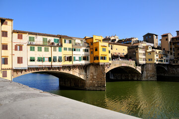 Obraz premium Ponte Vecchio. View from the river Arno bank. Florence, Italy.