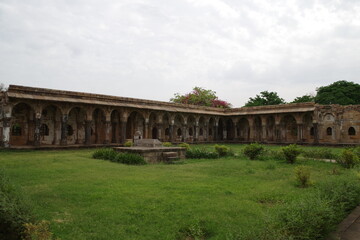 Obraz premium インド 世界遺産チャンパネール・パーヴァガドゥ遺跡公園のジャミマスジド