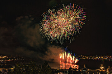 Feu d'artifice de Pyragric lors du festival pyrotechnique de Cannes