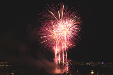 Feu d'artifice de Pyragric lors du festival pyrotechnique de Cannes