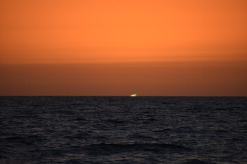 Atardecer en el mar