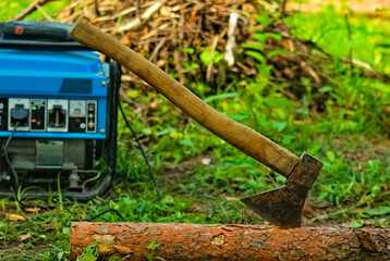 Siekiera, pieniek, surwiwal ( buschcraft ). Ax trunk, Survival (Bushcraft). Ascia, tronco, sopravvivenza (Bushcraft). 