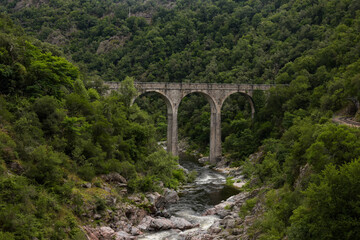 Fototapeta na wymiar view on an aqueduct during the visit with the ardeche train