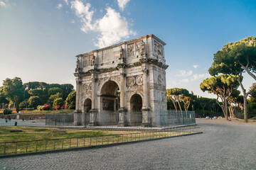 Fototapeta na wymiar Arch of Constantine - A dusk view of south side of Constantine's Arch.
