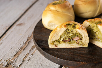 Baked snacks ​​ - bread stuffed with broccoli, cheese and bacon