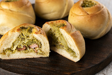 Baked snacks ​​ - bread stuffed with broccoli, cheese and bacon
