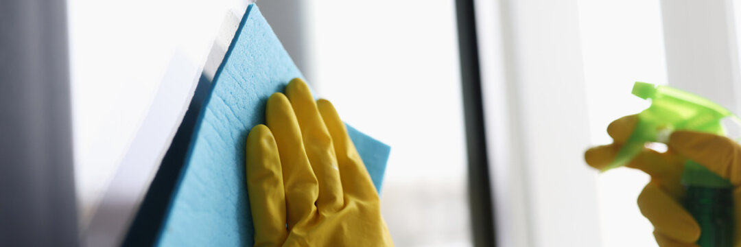 Hand in glove washes glass with microfiber
