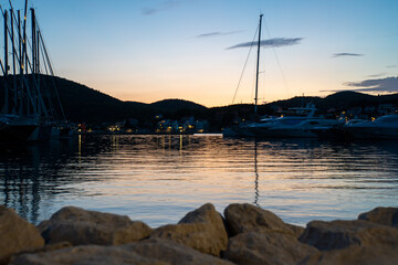 Fototapeta na wymiar Sonnenuntergang in einem Hafen