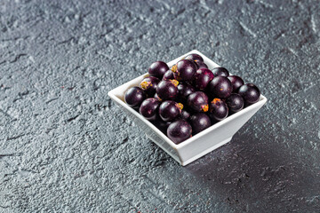 acai fruits and powder, the Amazon fruit with antioxidant powers - Euterpe oleracea