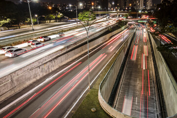 Fototapeta na wymiar traffic on the famous 23 de Maio Avenue in Sao Paulo, Brazil. This avenue run past Ibirapuera Park.