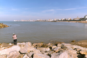 Fototapeta na wymiar Mar del Plata skyline Fishers on the quay 