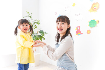 保育士と女の子