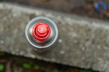 Top view. The spray head of the spray can is stained with red paint. - obrazy, fototapety, plakaty