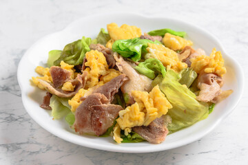 豚肉とレタスと卵の炒め物