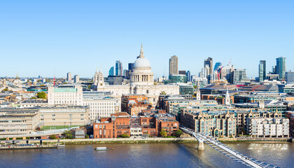 Fototapeta premium ロンドン テムズ川とセント・ポール大聖堂