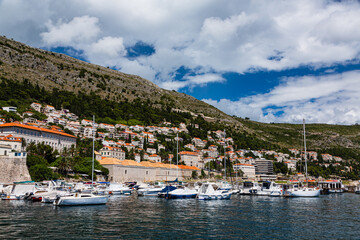 Fototapeta na wymiar クロアチア　ドゥブロヴニクの港の風景