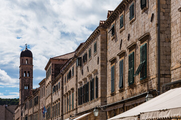 クロアチア　ドゥブロヴニク旧市街の街並みとフランシスコ会修道院の鐘楼