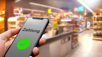 Zahlung mittels eines digitalen Bezahldienstes und einem Smartphone im Supermarkt, Online-Banking,...