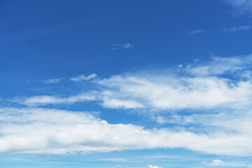 Obraz premium Beautiful clouds during spring time in a Sunny day. Blue sky and white fluffy clouds