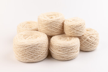 Obraz premium balls of light woolen thread on white background. natural wool. knitting. background