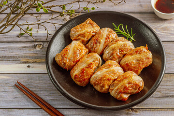 Korean food kimchi dumpling 'kimchimandu'