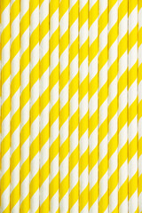 Obraz premium Yellow abstract geometry pettern background from paper straws.