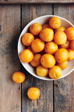 Yellow plums in a bowl.