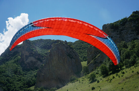  paraglider paraglider red in blue