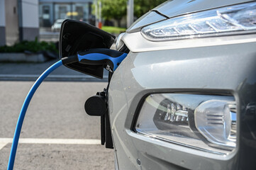 voiture auto électrique recharge borne batterie environnement