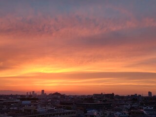 夕日に染まる住宅街
