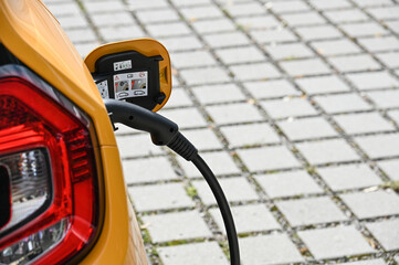 voiture auto électrique recharge borne batterie environnement