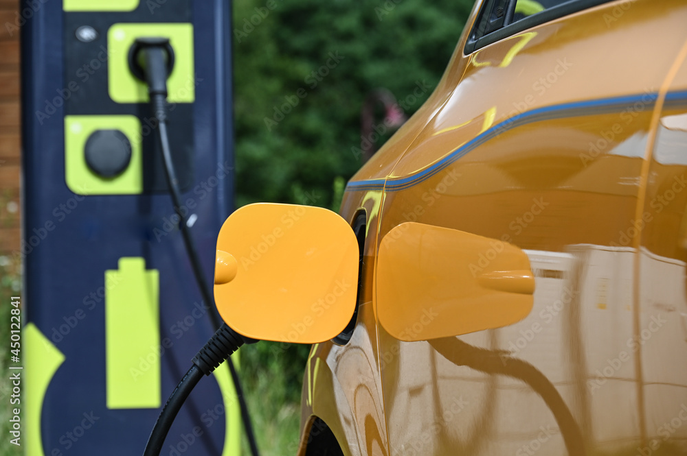 Poster voiture auto électrique recharge borne batterie environnement