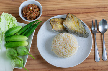 Fried Gourami with Brown Rice