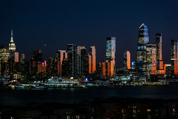 Fototapeta na wymiar NYC From Across the River