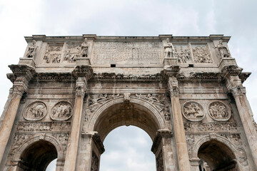 Fototapeta na wymiar Arch of Constantine on a cloudy summer day in Rome