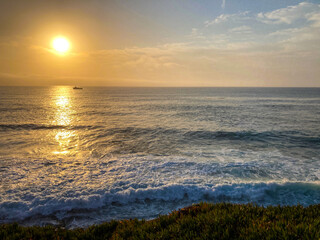 Naklejka premium Sunset off the California Coast