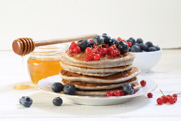pancakes with berries