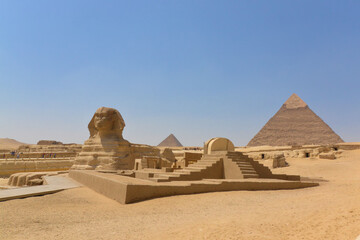 Sphinx and pyramid of Giza, Egypt