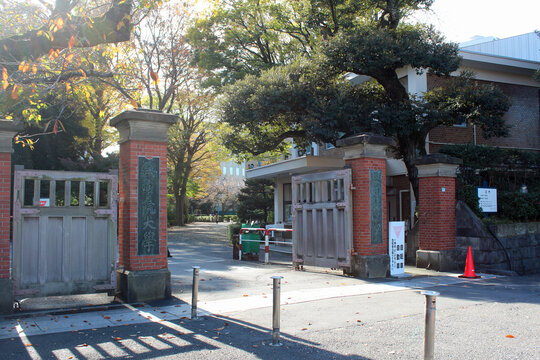 学習院大学の正門